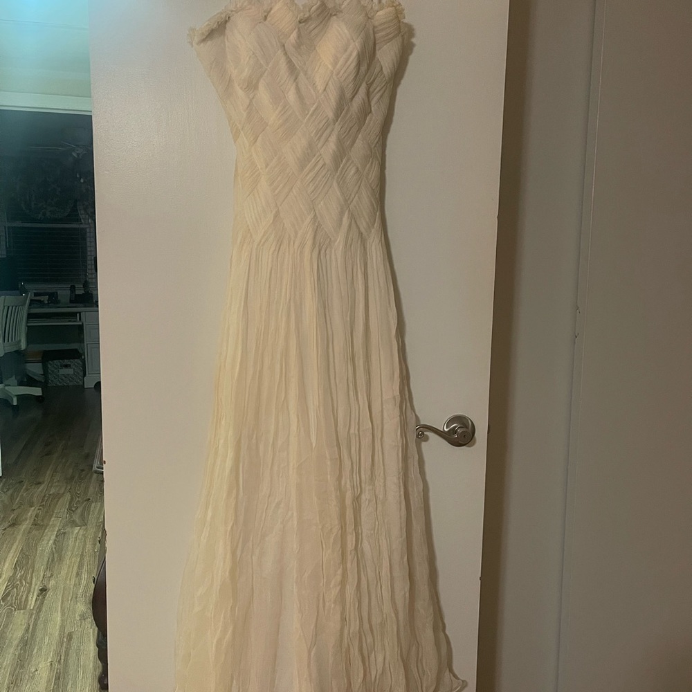 Wedding Dress - Picture 6 of 10